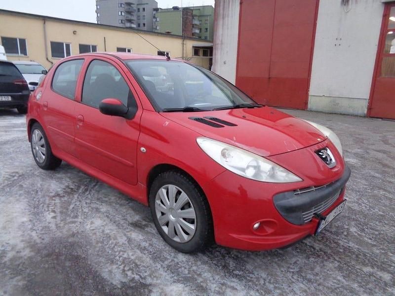 Begagnad Peugeot 206+ 75 HK (55 kW) 2010 Röd Halvkombi