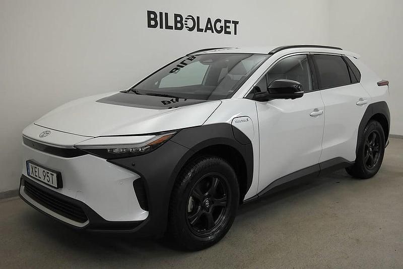 Begagnad Toyota bZ4X 252 kW (343 HK) 2023 Vit SUV