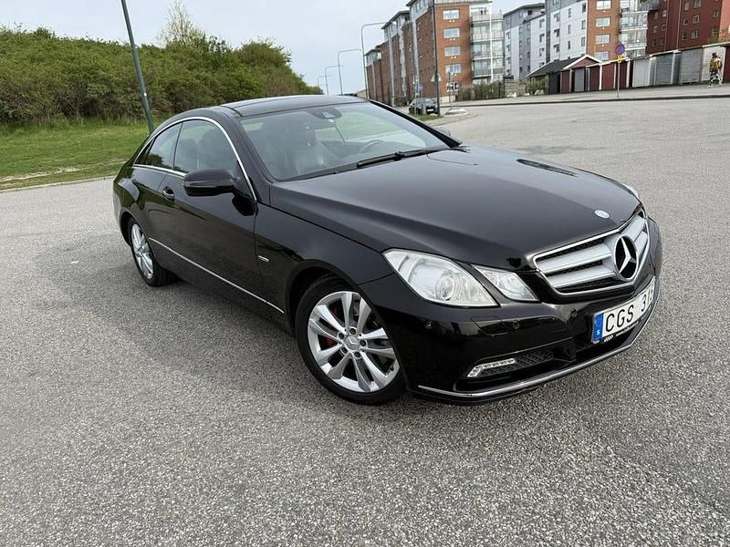 Svart Begagnad 2009 Mercedes E350 Sportkupé | 77 000 kr - Bild 1/4