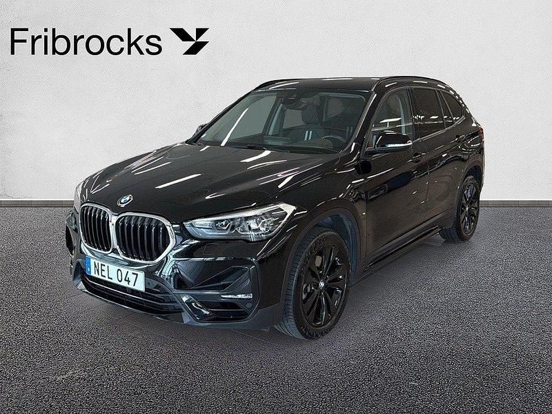 Svart Begagnad 2020 BMW X1 Sport Line SUV | 264 800 kr (Marknadspris) - Bild 1/4