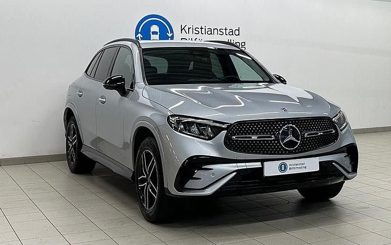 Begagnad Mercedes GLC400d AMG line 381 HK (280 kW) 2023 Silver SUV