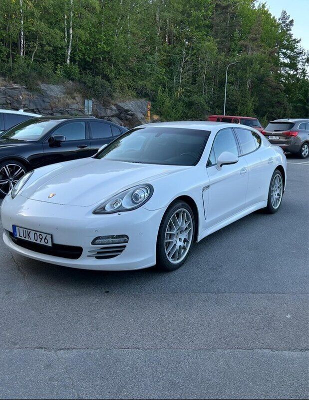 Vit Begagnad 2011 Porsche Panamera 4 Sedan | 229 000 kr (Marknadspris) - Bild 1/4