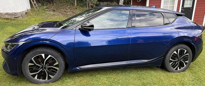 Blå Begagnad 2022 Kia EV6 4 SUV | 365 000 kr (Superpris) - Bild 1/4