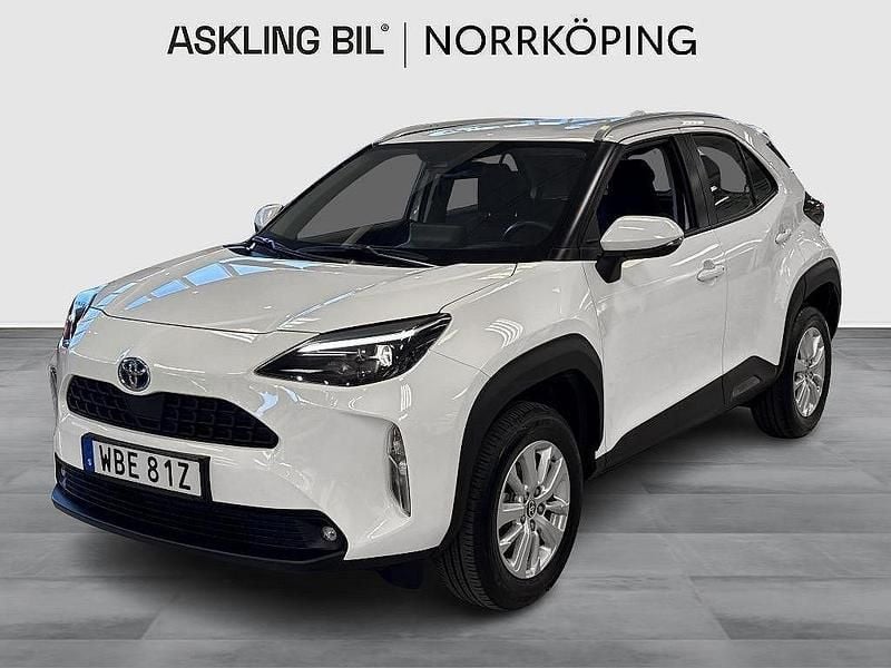 Vit Begagnad 2022 Toyota Yaris Cross Active SUV | 259 000 kr (Marknadspris) - Bild 1/4