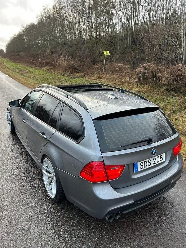 Begagnad BMW 330 245 HK (180 kW) 2010 Kombi