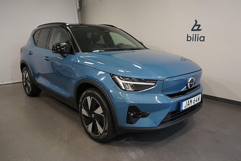 Blå Begagnad 2024 Volvo XC40 Plus SUV | 459 900 kr (Superpris) - Bild 1/3