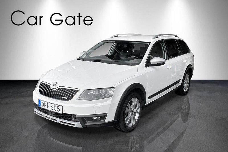Vit Begagnad 2017 Skoda Octavia Scout Kombi | 149 900 kr (Marknadspris) - Bild 1/4