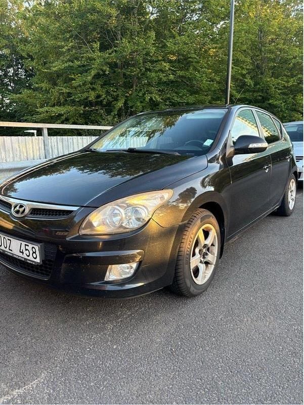 Svart Begagnad 2009 Hyundai i30 Halvkombi | 33 000 kr (Marknadspris) - Bild 1/4
