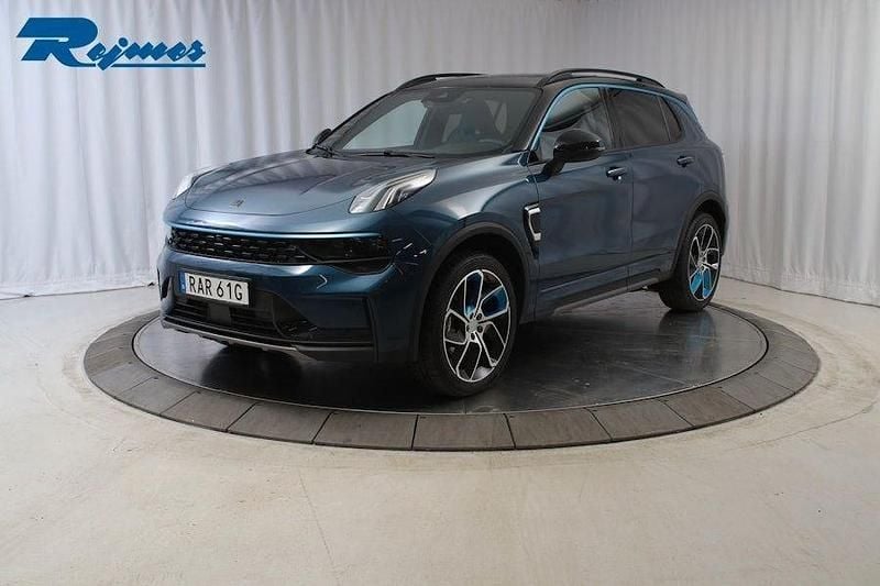 Blå (blå metallic) Begagnad 2023 Lynk & Co 01 SUV | 309 800 kr (Marknadspris) - Bild 1/4