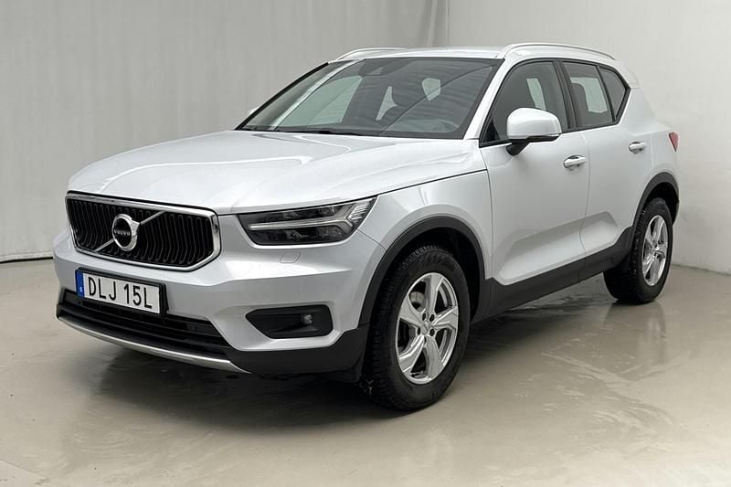 Silver Begagnad 2021 Volvo XC40 Momentum SUV | 288 000 kr (Bra pris) - Bild 1/4