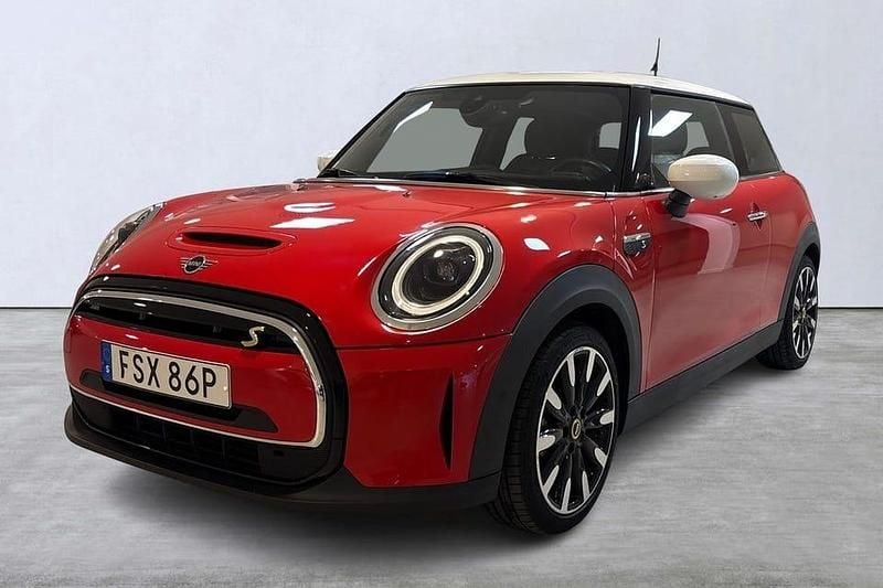 Begagnad Mini Cooper SE 136 kW (186 HK) 2021 Röd Halvkombi