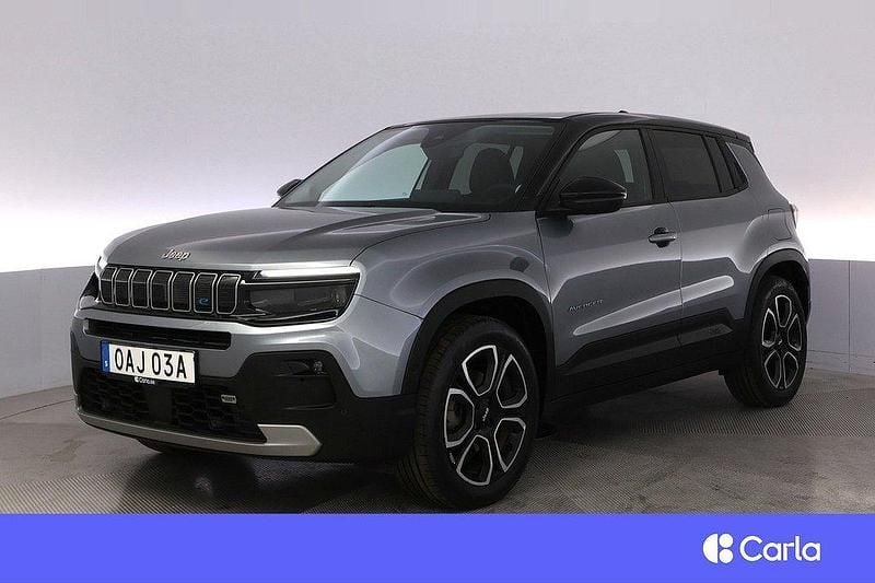 Grå Begagnad 2023 Jeep Avenger EV Summit SUV | 309 900 kr - Bild 1/3