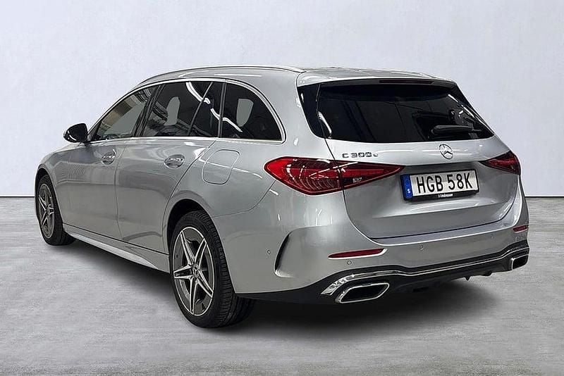 Begagnad Mercedes C300e AMG line 313 HK (230 kW) 2023 Silver Kombi