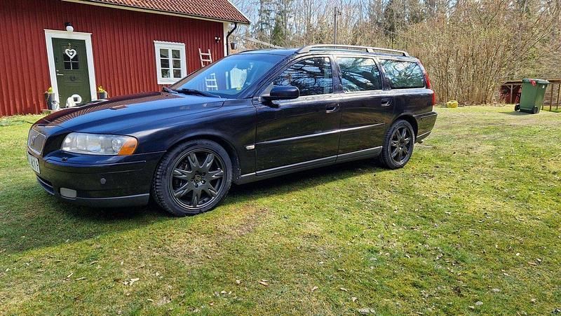Svart Begagnad 2005 Volvo V70 Kombi | 30 000 kr - Bild 1/4