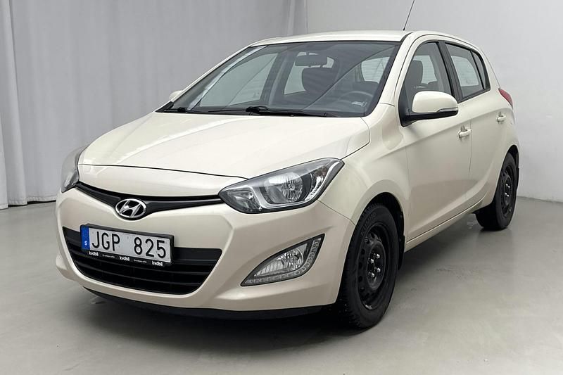 Ljusgrå Begagnad 2014 Hyundai i20 Premium | 66 000 kr (Marknadspris) - Bild 1/4