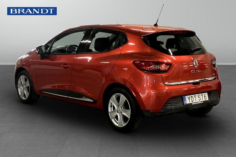 Begagnad Renault Clio IV Dynamique 91 HK (66 kW) 2016 Röd Halvkombi