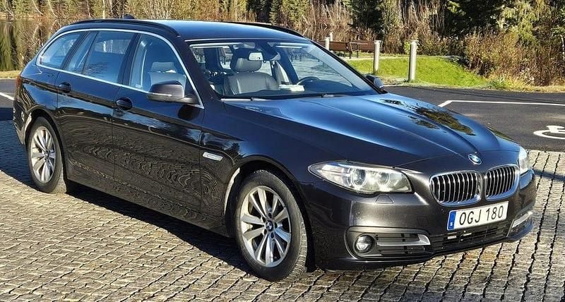 Grå Begagnad 2017 BMW 520 Kombi | 184 900 kr (Bra pris) - Bild 1/4