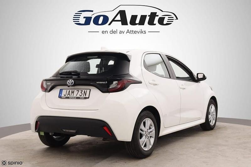Begagnad Toyota Yaris Hybrid 116 HK (85 kW) 2023 Vit