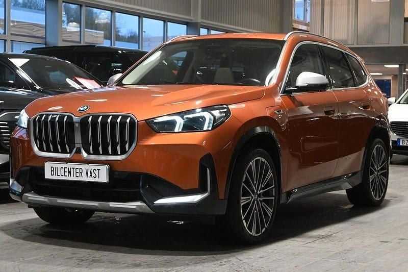 Utah orange metallic Begagnad 2023 BMW X1 xLine SUV | 449 000 kr - Bild 1/4