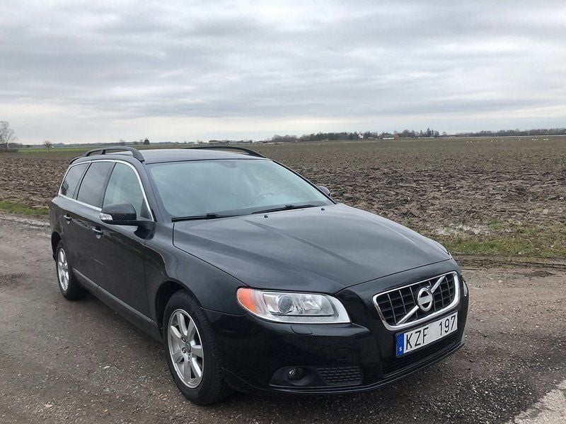 Begagnad Volvo V70 Momentum 145 HK (106 kW) 2010 Svart Kombi