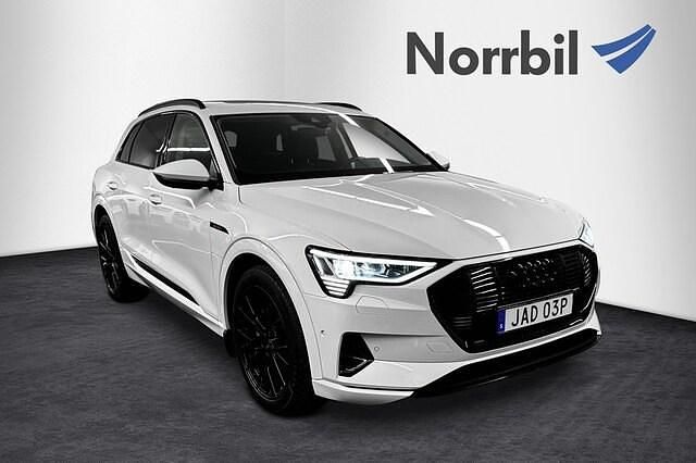 Begagnad Audi e-tron Proline 300 kW (408 HK) 2022 Glaciärvit metallic SUV