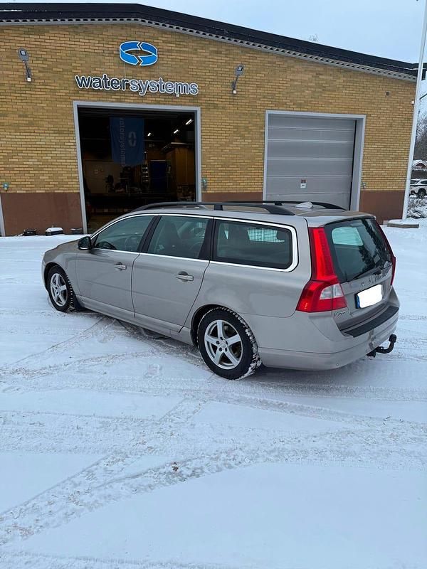Begagnad 2013 Volvo V70 Kombi | 55 000 kr (Marknadspris) - Bild 1/4