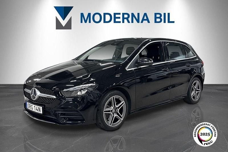 Svart Begagnad 2022 Mercedes B250e AMG Minibuss | 269 900 kr (Marknadspris) - Bild 1/4