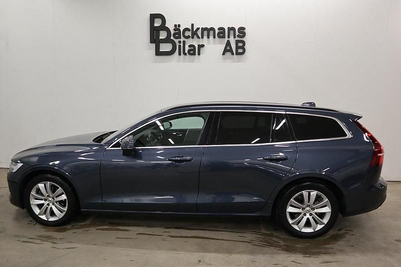 Begagnad Volvo V60 Momentum 197 HK (144 kW) 2021 Blå met. (denim blue) Kombi