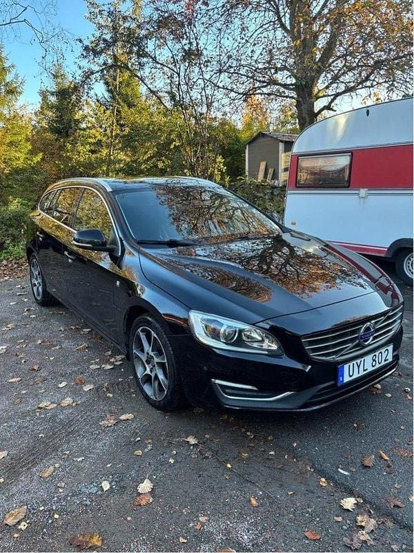 Svart Begagnad 2016 Volvo V60 Ocean Race Kombi | 139 000 kr (Marknadspris) - Bild 1/4