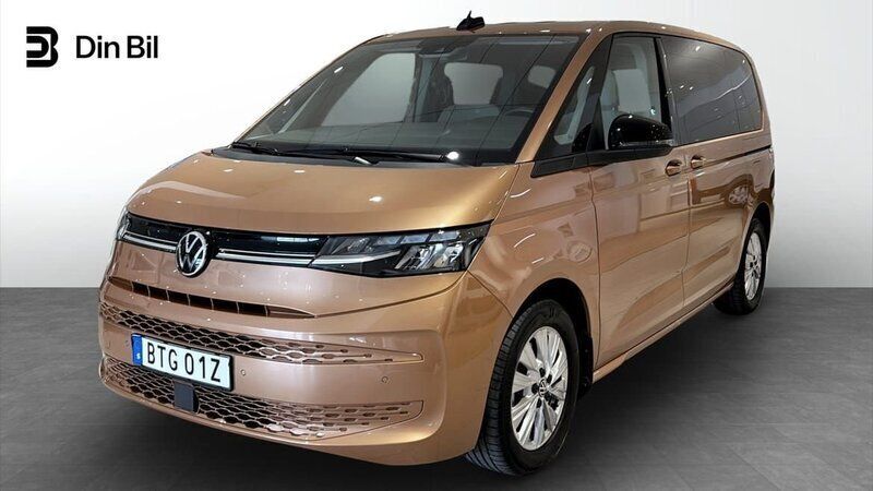 Brun Begagnad 2023 VW Multivan Life Van | 539 000 kr (Bra pris) - Bild 1/4
