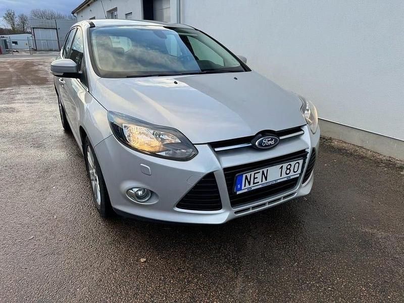Grå Begagnad 2012 Ford Focus Kombi | 58 900 kr (Lite dyr) - Bild 1/4