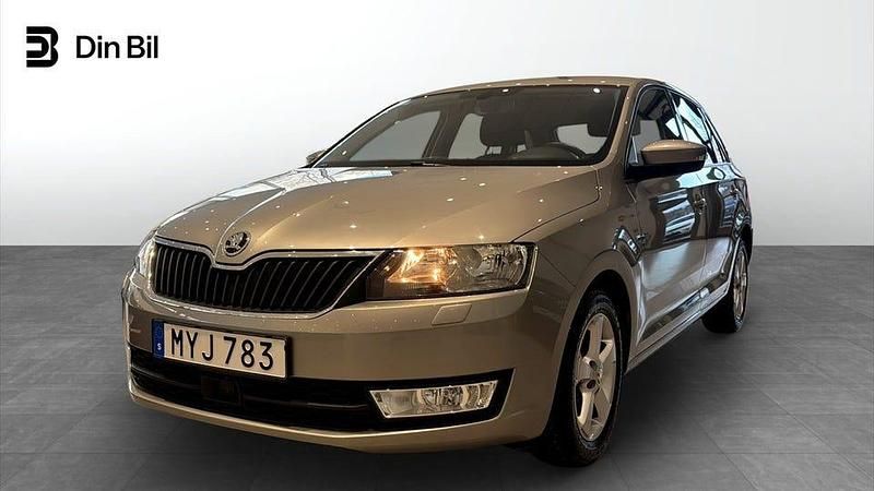 Cappuccinobeige metallic Begagnad 2016 Skoda Rapid Kombi | 104 900 kr - Bild 1/4