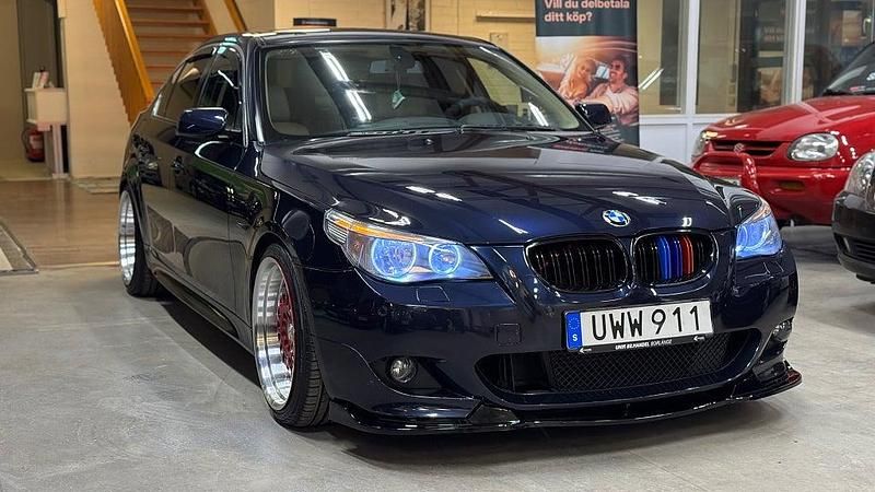 Begagnad BMW 525 163 HK (119 kW) 2006 Blå Sedan