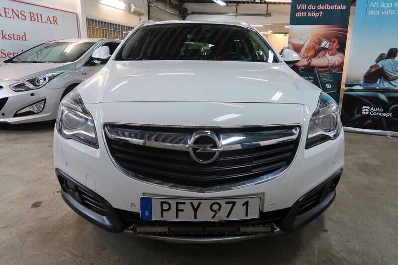 Vit Begagnad 2017 Opel Insignia Country Tourer Business Kombi | 124 900 kr (Marknadspris) - Bild 1/4