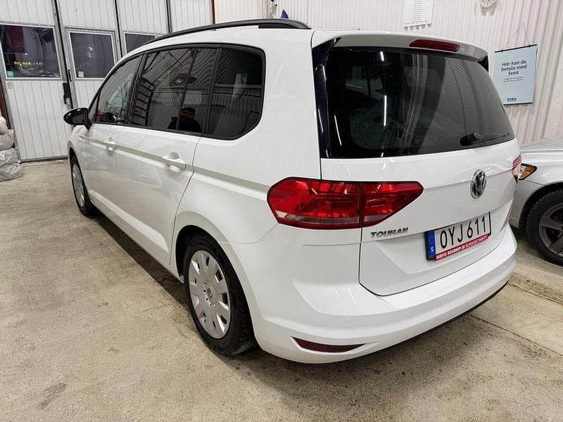 Begagnad VW Touran 110 HK (80 kW) 2015 Vit Minibuss