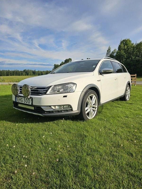 Vit Begagnad 2014 VW Passat Alltrack Kombi | 89 000 kr (Bra pris) - Bild 1/4