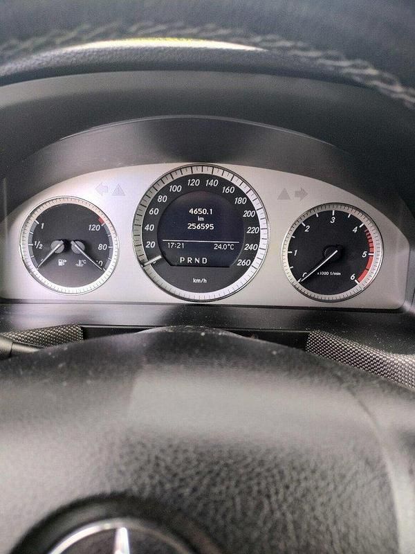 Silver Begagnad 2009 Mercedes GLK320 SUV | 86 900 kr (Lite dyr) - Bild 1/4