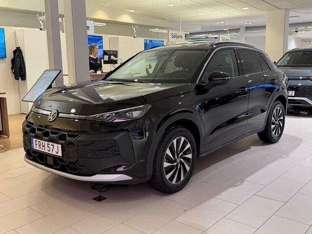 Svart Ny 2026 VW T-Roc SUV | 452 600 kr (Dyr) - Bild 1/4