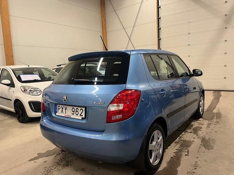 Begagnad Skoda Fabia Elegance 86 HK (63 kW) 2013 Blå Halvkombi