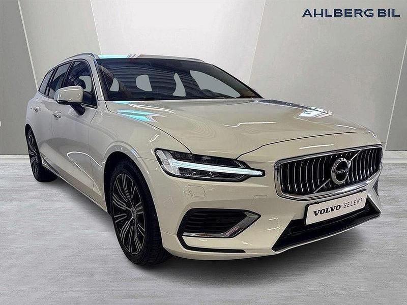 Vit Begagnad 2021 Volvo V60 Inscription Kombi | 339 500 kr (Marknadspris) - Bild 1/2