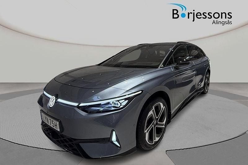 Ljusblå (blå) Ny 2025 VW ID.7 GTX Kombi | 710 900 kr (Marknadspris) - Bild 1/4