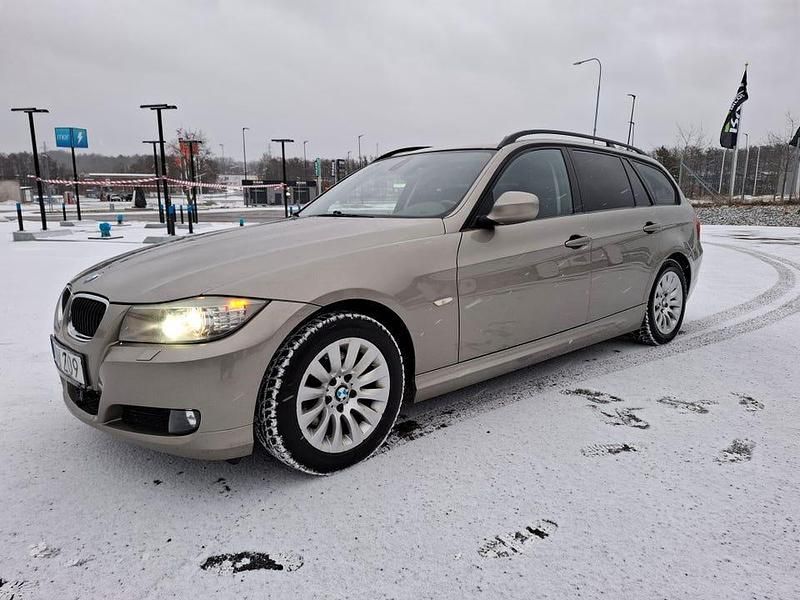 Begagnad BMW 318 143 HK (105 kW) 2009 Kombi