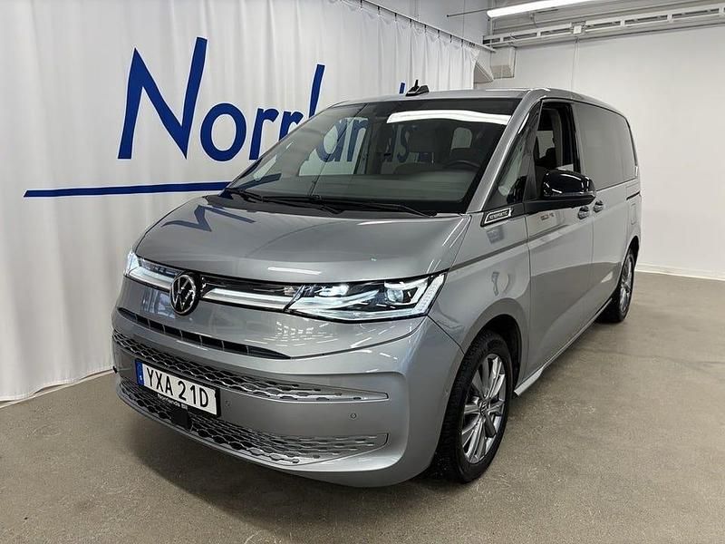 Mono silver metallic Begagnad 2022 VW Multivan Life Van | 479 000 kr (Marknadspris) - Bild 1/4