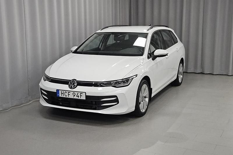 Begagnad VW Golf VIII Life 151 HK (111 kW) 2024 Vit Kombi