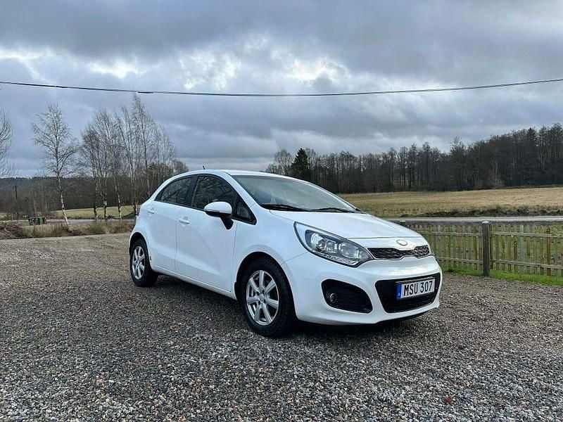 Begagnad 2013 Kia Rio Halvkombi | 55 000 kr (Marknadspris) - Bild 1/4