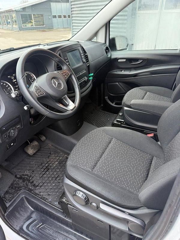 Begagnad Mercedes e-Vito 85 kW (116 HK) 2023 Vit Minibuss