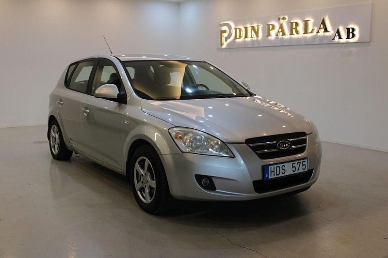 Silver Begagnad 2008 Kia Ceed Halvkombi | 29 900 kr (Dyr) - Bild 1/4