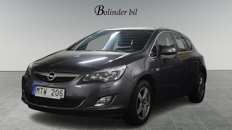 Begagnad Opel Astra Enjoy 140 HK (102 kW) 2011 Grå Halvkombi