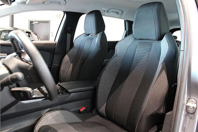 Begagnad Peugeot 5008 Active 131 HK (96 kW) 2022 Grå Minibuss