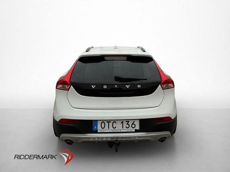 Begagnad Volvo V40 CC Momentum 152 HK (111 kW) 2019 Vit Kombi